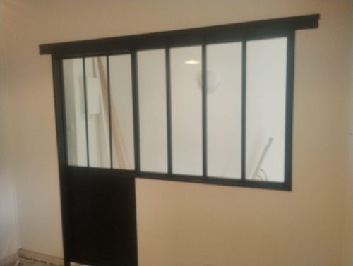 Pose de verrière avec porte coulissante 